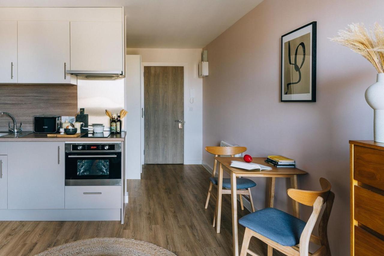 Chic Apartments And Studios At The Point In แอเบอร์ดีน ภายนอก รูปภาพ